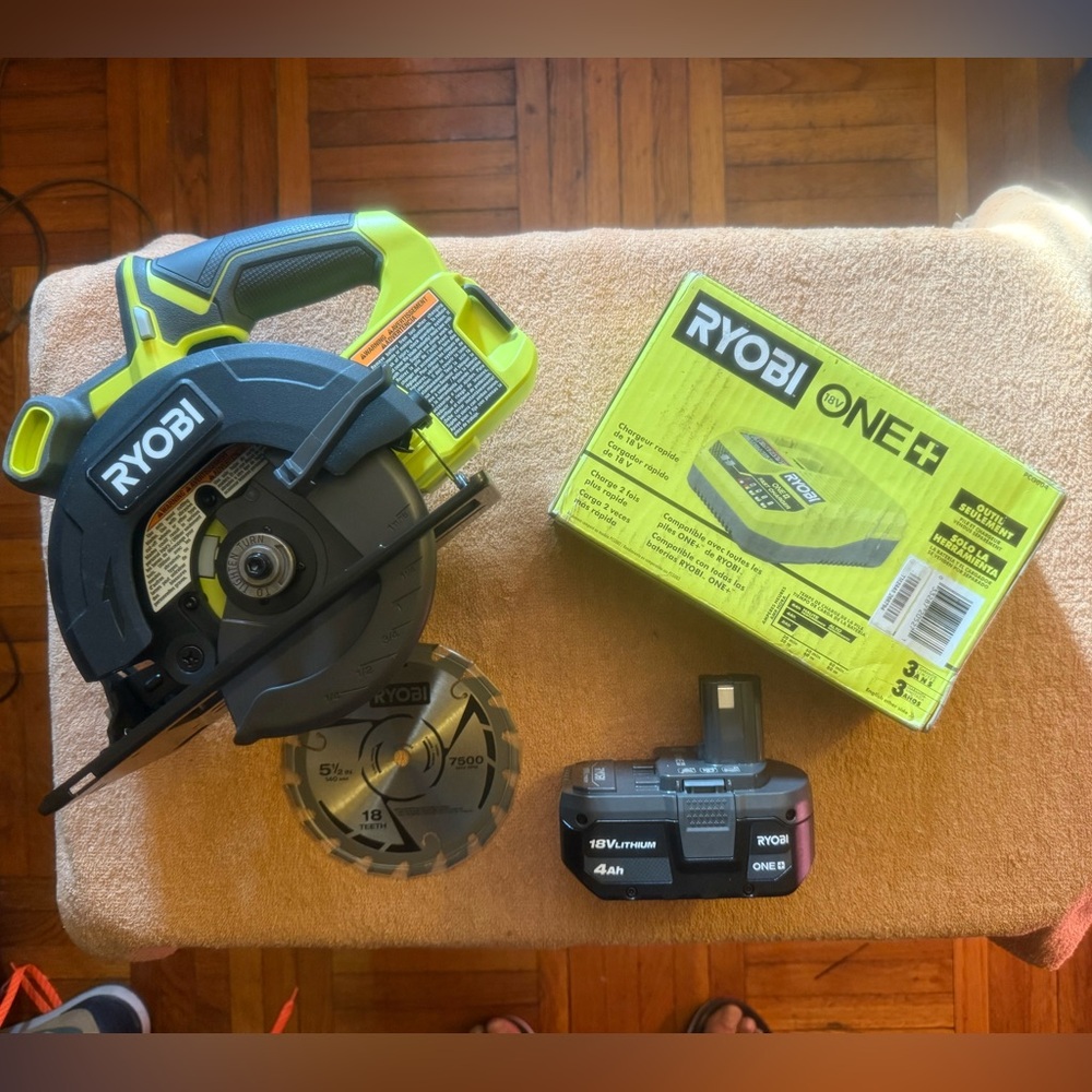 Ryobi Circular Saw with Battery charger and Blade